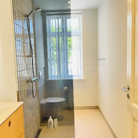 Aday - 2 Bedroom With Modern Kitchen And Free Parking