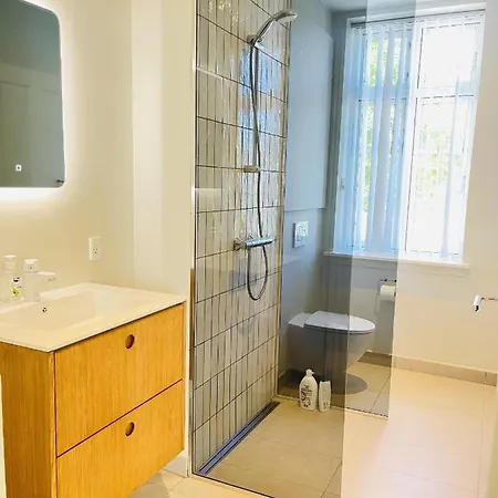 Aday - 2 Bedroom With Modern Kitchen And Free Parking Apartment