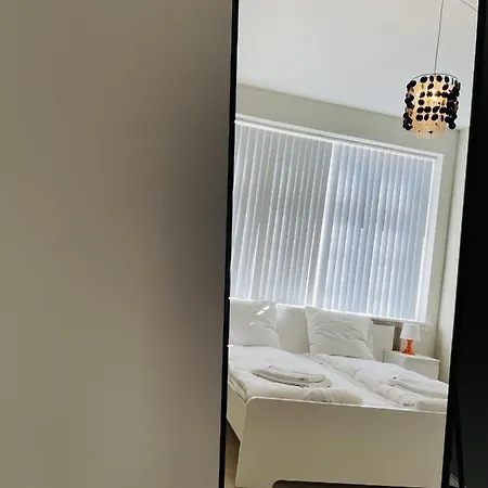 Aday - 2 Bedroom With Modern Kitchen And Free Parking *