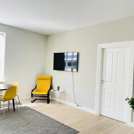 Aday - 2 Bedroom With Modern Kitchen And Free Parking
