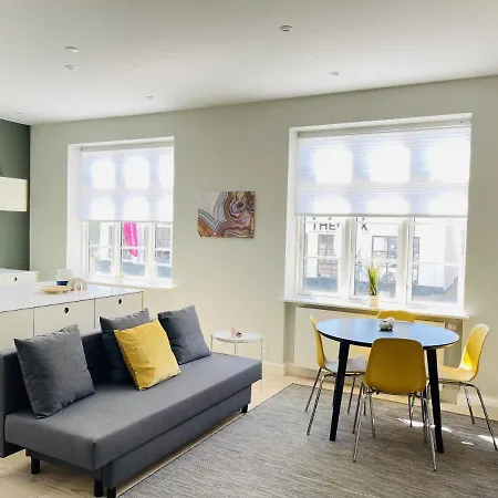 Aday - 2 Bedroom With Modern Kitchen And Free Parking Apartment