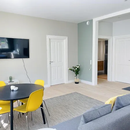 דירה Aday - 2 Bedroom With Modern Kitchen And Free Parking אולבורג